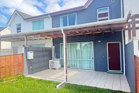 Photo of property in 9b Clearwater Cove, West Harbour, Auckland, 0618