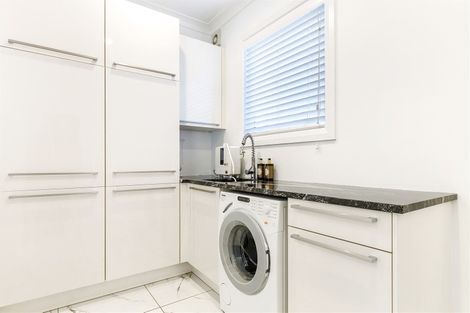 Photo of property in 111a Saint Andrews Square, Strowan, Christchurch, 8052