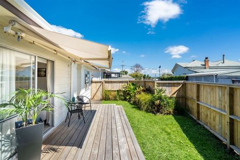Photo of property in 3/68 Lake Road, Narrow Neck, Auckland, 0624