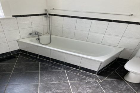 Photo of property in 1/46 Old Lake Road, Narrow Neck, Auckland, 0624