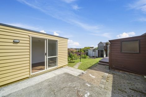 Photo of property in 94 Dalwhinnie Parade, Highland Park, Auckland, 2010