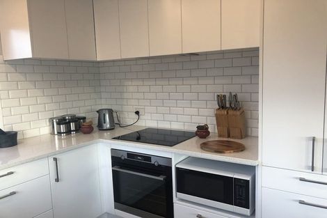 Photo of property in 6 Bennett Grove, Newlands, Wellington, 6037