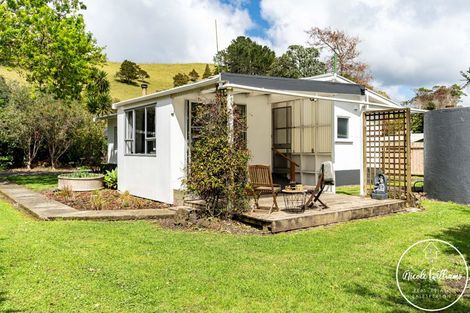 Photo of property in 9 Regent Street, Whakapirau, Maungaturoto, 0583