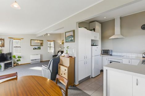 Photo of property in 47 Kakariki Grove, Waikanae, 5036