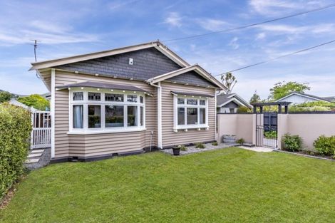 Photo of property in 70 Sandwich Road, Beckenham, Christchurch, 8023