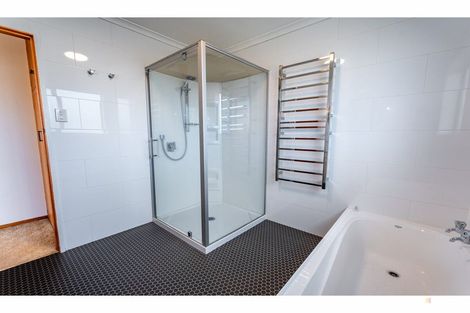Photo of property in 12 Timaru Road, Waimate, 7924