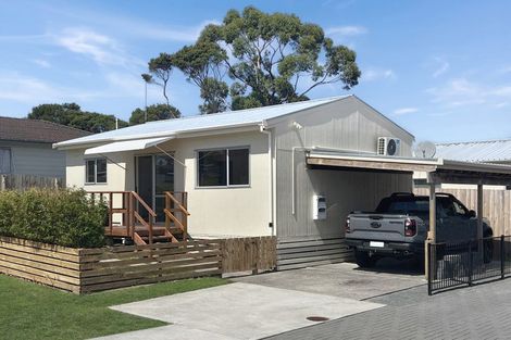 Photo of property in 25 West Harbour Drive, West Harbour, Auckland, 0618