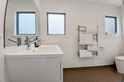 Photo of property in 2/23 Park Road, Glenfield, Auckland, 0629