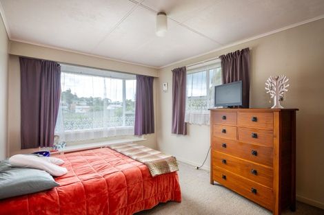 Photo of property in 5 Oranga Street, Marfell, New Plymouth, 4310