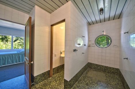 Photo of property in 1/51 Quinns Road, Waiatarua, Auckland, 0612