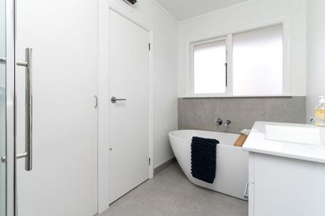 Photo of property in 144 Wairakei Road, Bryndwr, Christchurch, 8053