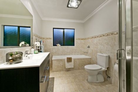 Photo of property in 36 Sapperton Drive, Henderson, Auckland, 0612