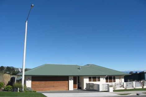 Photo of property in 77 Hikanui Drive, Havelock North, 4130