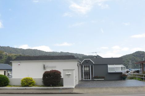 Photo of property in 39 Waikawa Road, Picton, 7220