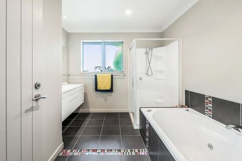 Photo of property in 30 Sunnyside Road, Coatesville, 0793