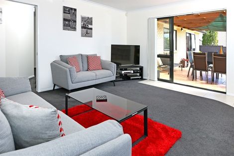 Photo of property in 3 Amesbury Rise, Henderson, Auckland, 0612