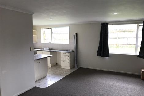 Photo of property in 25 Loughinisland Place, Weymouth, Auckland, 2103