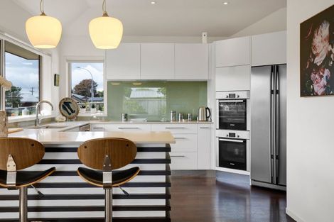 Photo of property in 7 Portland Drive, Highlands Park, New Plymouth, 4312