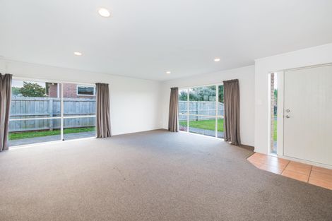 Photo of property in 15 Hocken Place, Mangere Bridge, Auckland, 2022