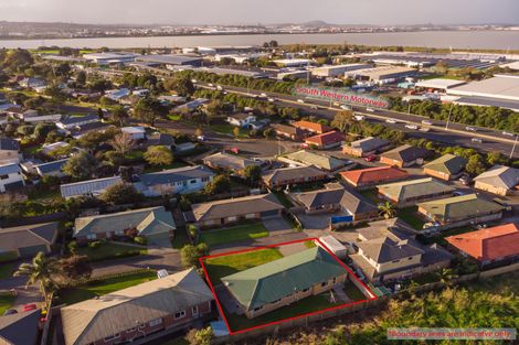 Photo of property in 15 Hocken Place, Mangere Bridge, Auckland, 2022