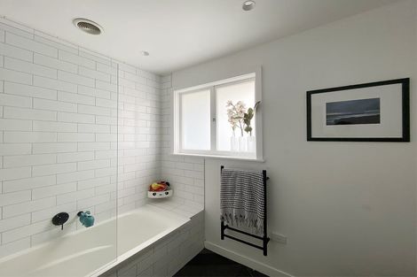 Photo of property in 8 Waipani Road, Te Atatu Peninsula, Auckland, 0610