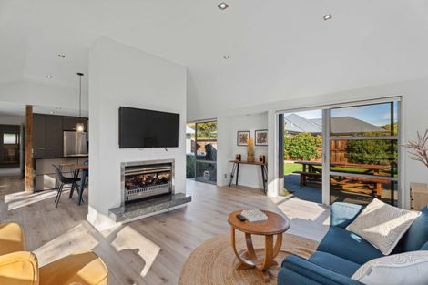 Photo of property in 5 Crawford Place, Lake Hayes, Queenstown, 9304