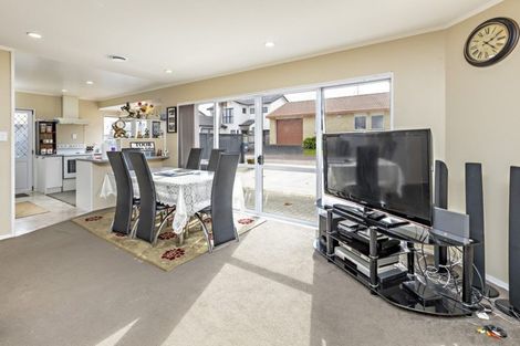 Photo of property in 2/47 Great South Road, Manurewa, Auckland, 2102