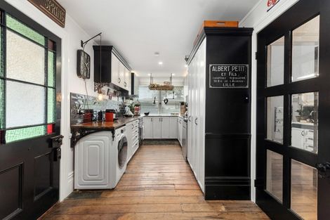 Photo of property in 15 Mamaku Street, Mamaku, 3020