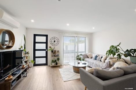 Photo of property in 18 Peony Mews, Oteha, Auckland, 0632