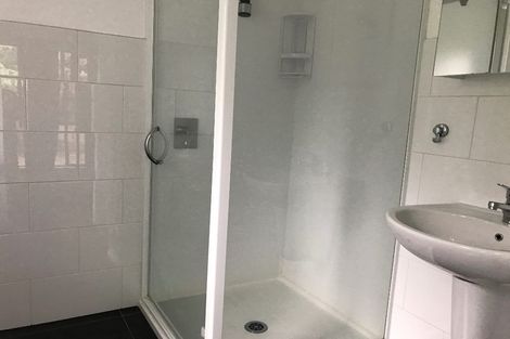 Photo of property in 30b Brunton Place, Glenfield, Auckland, 0629