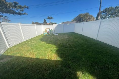 Photo of property in 3 Shepherds Road, Papakura, 2110