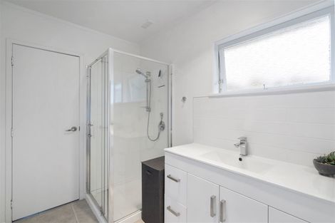 Photo of property in 1/13 Wykeham Place, Glenfield, Auckland, 0629