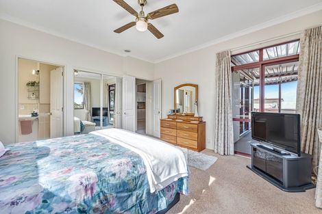 Photo of property in 5 Courtneys, West Harbour, Auckland, 0618