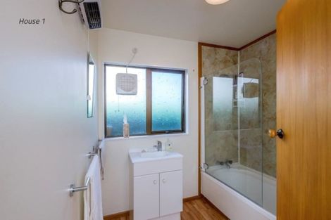 Photo of property in 17 Heperi Street, Waikanae Beach, Waikanae, 5036