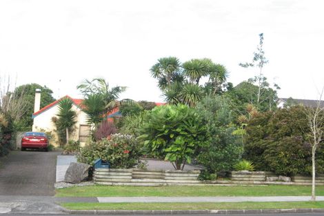 Photo of property in 96 Carnoustie Drive, Wattle Downs, Auckland, 2103