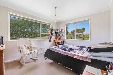 Photo of property in 47 Crosland Road, South Head, Helensville, 0874