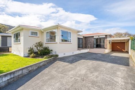 Photo of property in 6 Pencarrow Crescent, Wainuiomata, Lower Hutt, 5014
