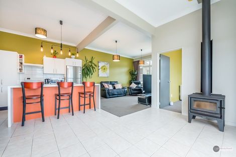 Photo of property in 1/125 Upper Fitzherbert Road, Wainuiomata, Lower Hutt, 5373