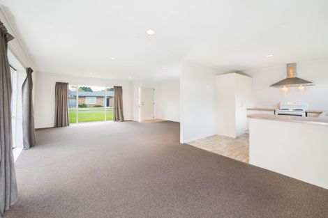 Photo of property in 15 Hocken Place, Mangere Bridge, Auckland, 2022