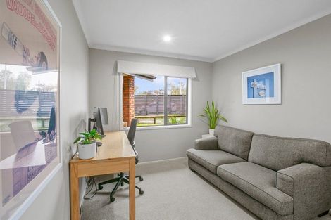 Photo of property in 11 Montrose Place, Highlands Park, New Plymouth, 4312