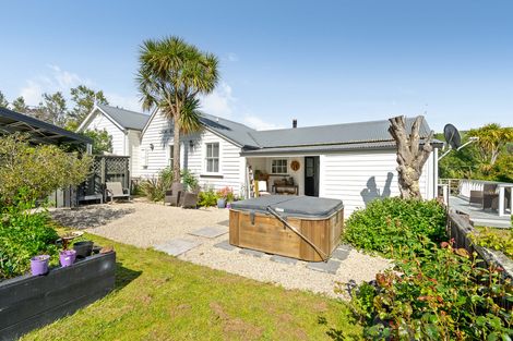 Photo of property in 1033 Masterton Castlepoint Road, Tauweru, Masterton, 5889
