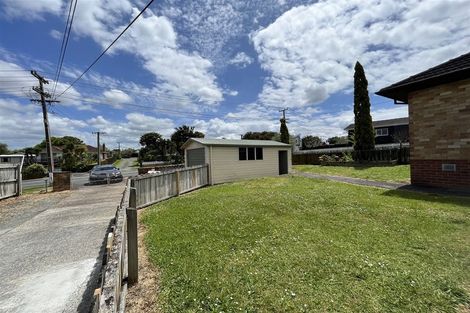 Photo of property in 2/2a Matipo Road, Te Atatu Peninsula, Auckland, 0610