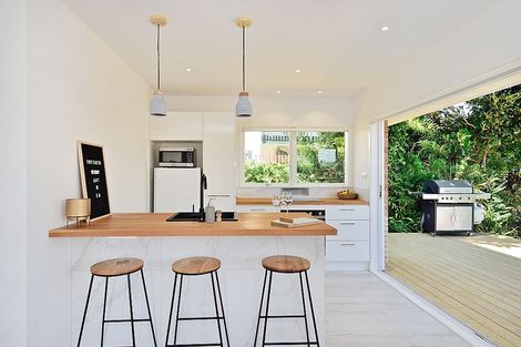 Photo of property in 2/40a Blakeborough Drive, Forrest Hill, Auckland, 0620