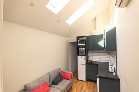 Photo of property in 102 Parkvale Road, Karori, Wellington, 6012