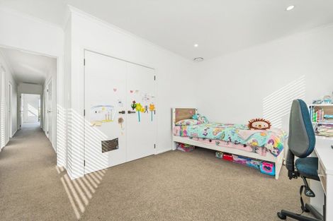 Photo of property in 67 Vaucluse Heights, Fitzherbert, Palmerston North, 4410