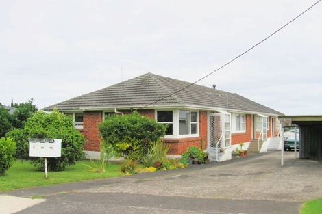 Photo of property in 2/2 Archibald Road, Kelston, Auckland, 0602