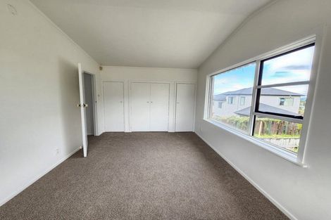 Photo of property in 619 Glenfield Road, Totara Vale, Auckland, 0629