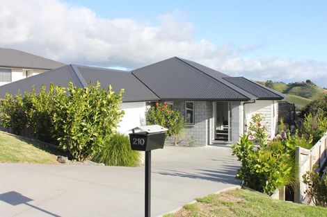 Photo of property in 210 Waikite Road, Welcome Bay, Tauranga, 3175