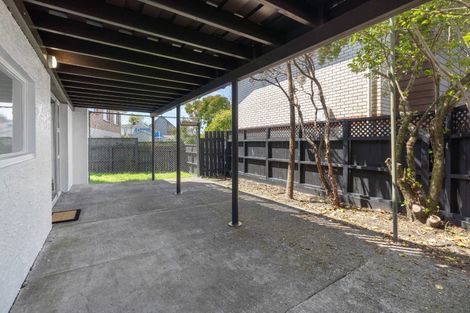 Photo of property in 514a Blockhouse Bay Road, Blockhouse Bay, Auckland, 0600
