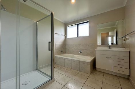 Photo of property in 50 Misty Valley Drive, Henderson, Auckland, 0612